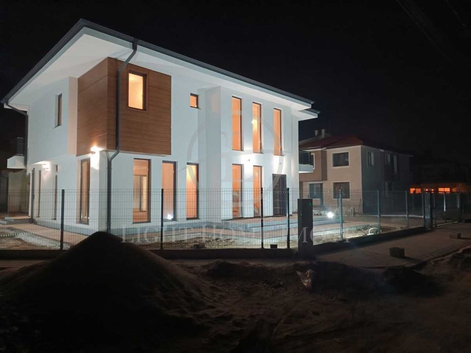 Продава се Къща в Пловдив, Беломорски - 350 кв.м за 1115 €/кв.м - Снимка #1