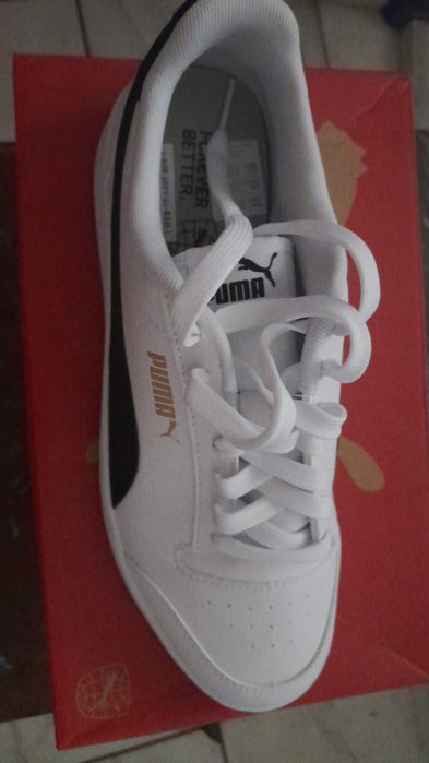 Vand Adidasi Puma noi