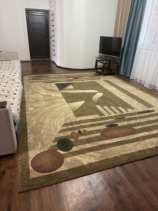 Продам б/у ковры размер 3*4 и 2*3