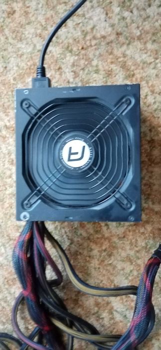 Продавам захранване antec 620w
