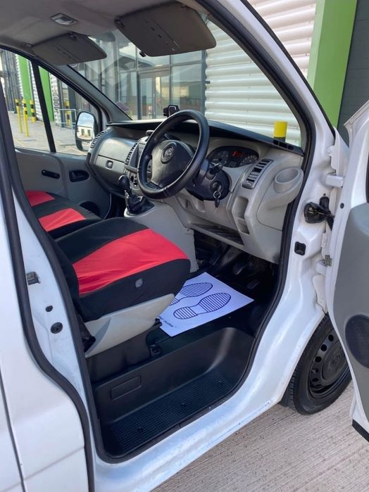 Dezmembrez Opel Vivaro / Renault Trafic 2.0 dci