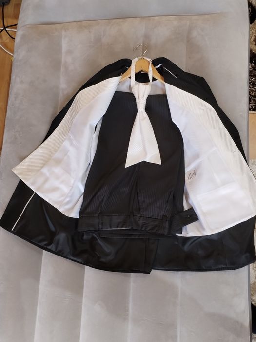 Costum negru din lana nr. 44