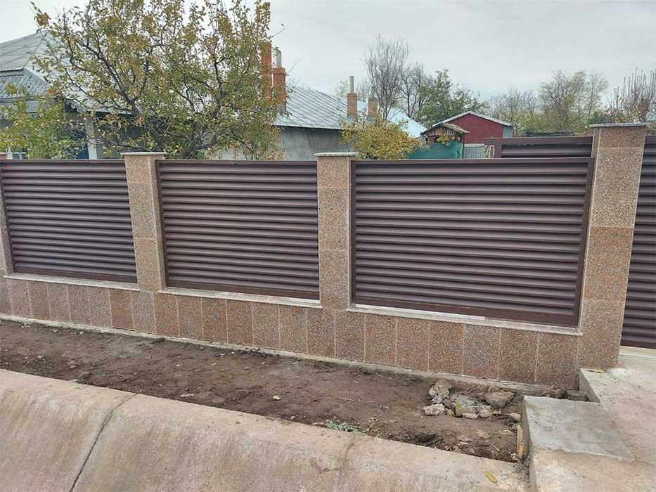 Garduri si porti din panou stil jaluzele, sipca metalica, plasa si BCA