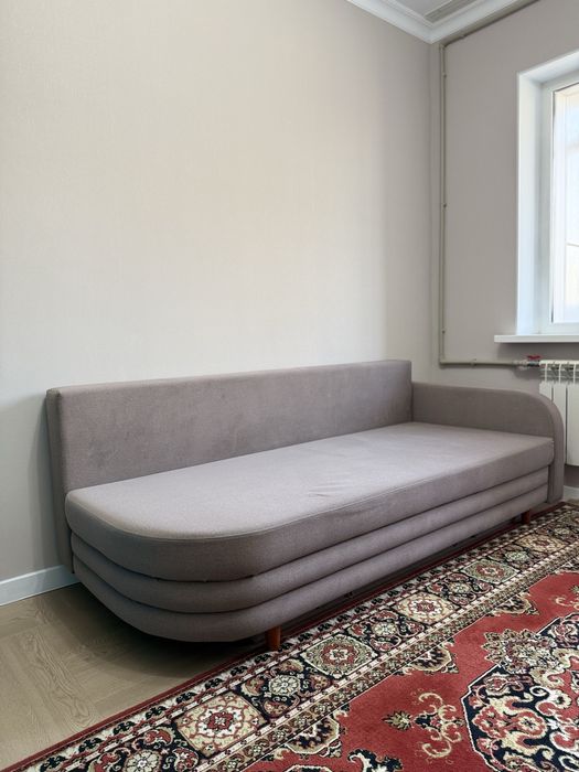 Диван продается новенький