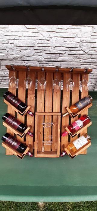 CADOU.Suport personalizat de perete pt pahare si sticle de vin sa