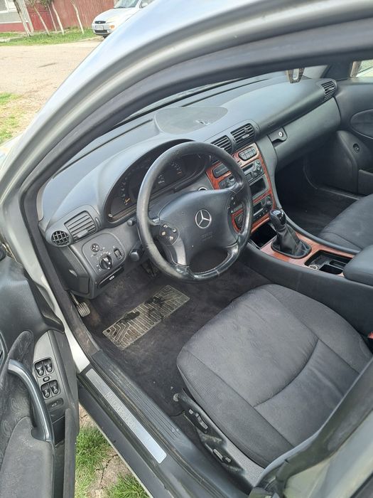 Mercedes C 220 cdi 2003 nu are acte este  radiat 590€