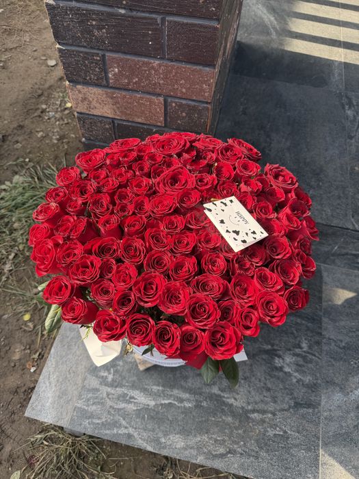 101 роза букетом или в коробке