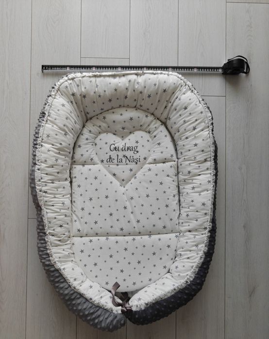 Baby nest personalizat de la nasi pentru bebelusi