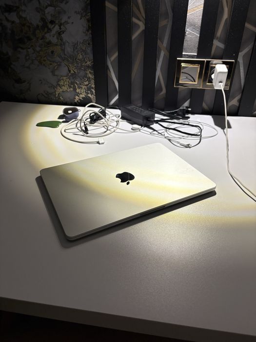 Mac book m2 8/256 gb