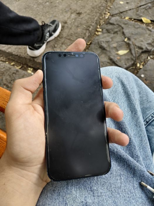 Продам iPhone 12