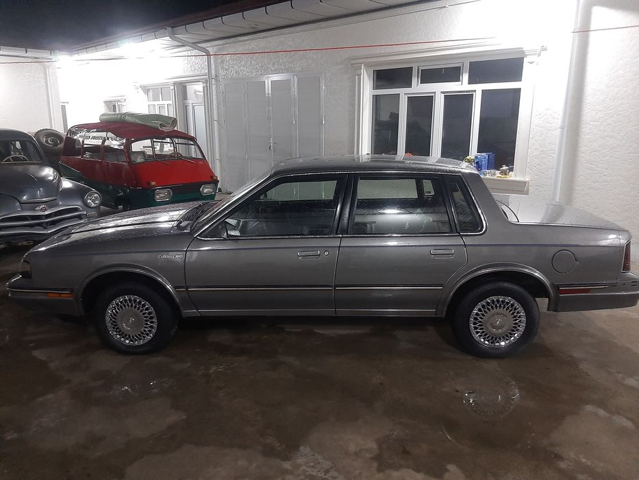 Американский автомобил.