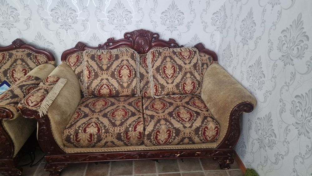 Продам срочно диван тройка