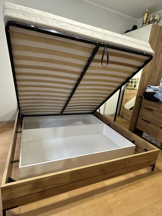 Кровать двуспальная