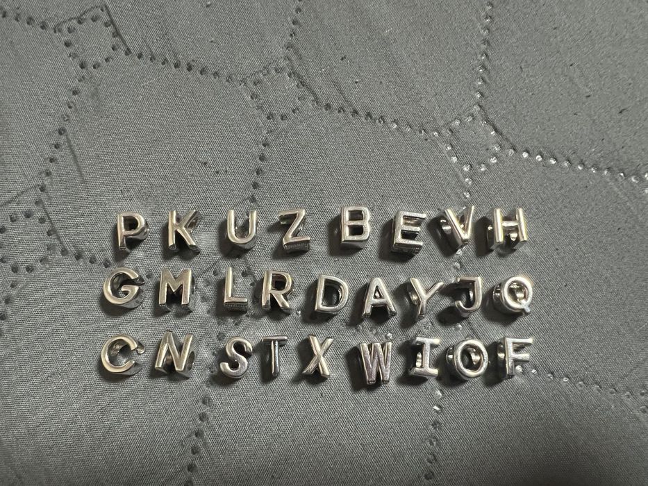 Оригинални талисманчета букви Пандора