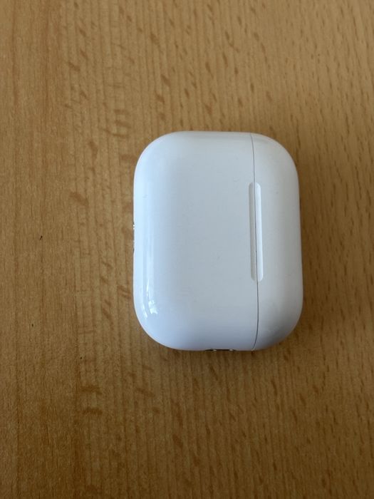 AirPods pro 3.