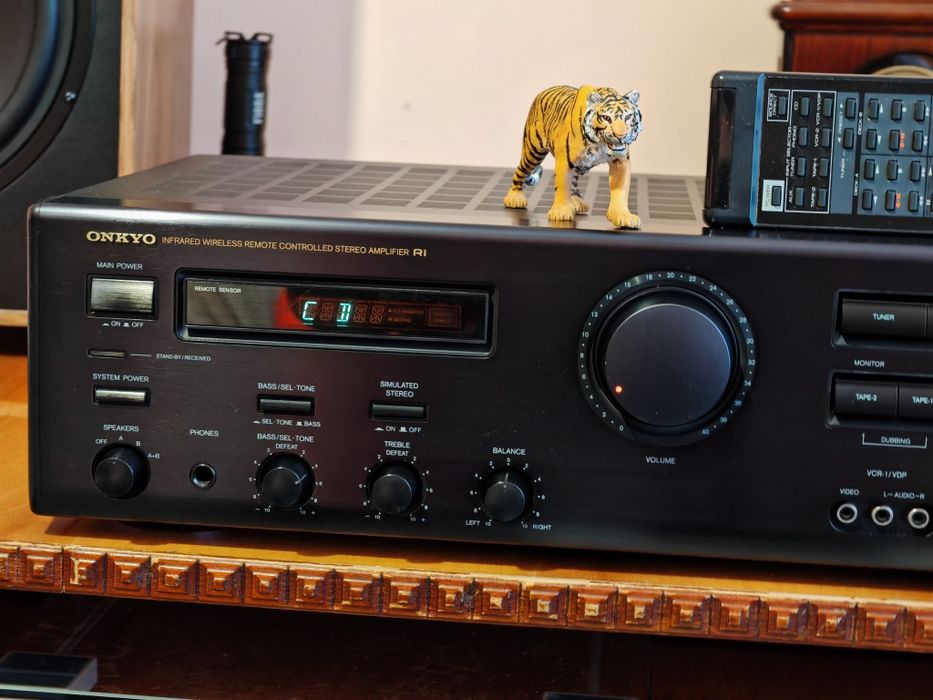 Onkyo A-8840. Amplif. de clasă.Telecomandă. Ca nou. Preț fix !