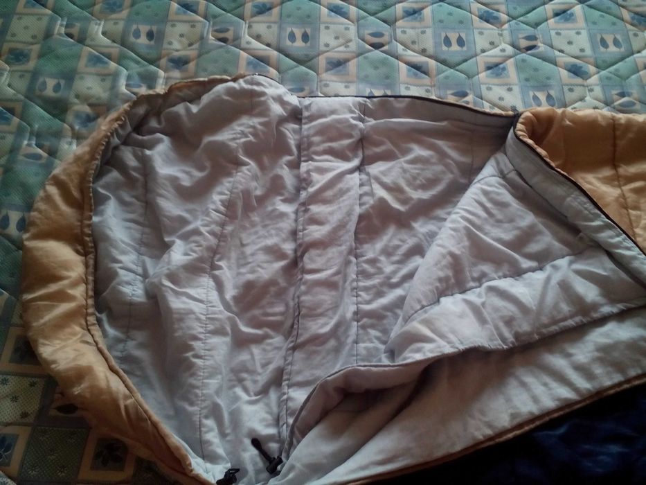 Спален чувал за къмпинг