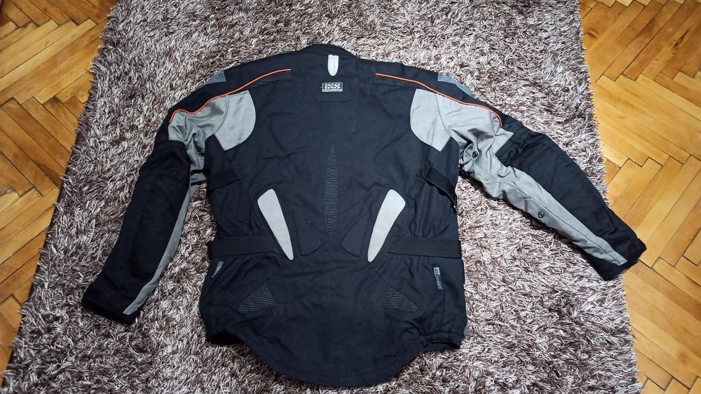 Vând  geaca moto IXS
