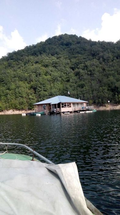 Продавам понтон на яз.Въча