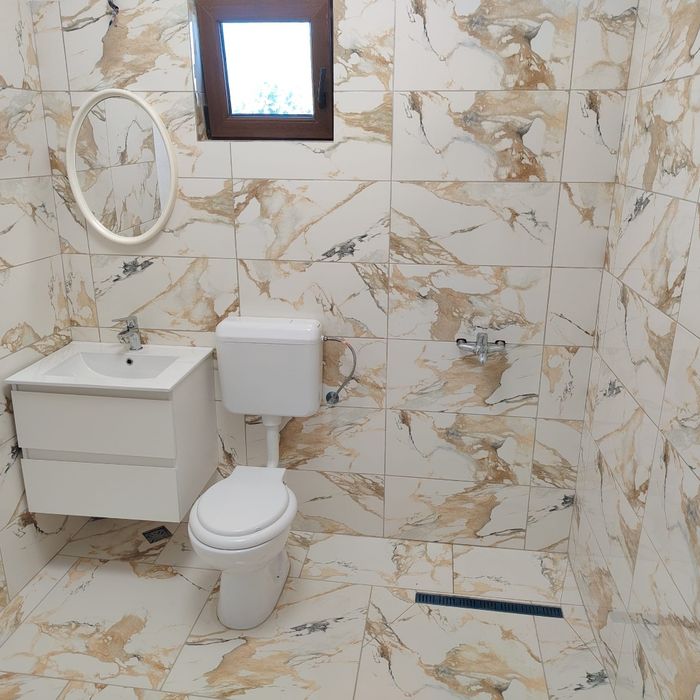 Casa/spatiu +plus teren 1080 mp de închiriat.