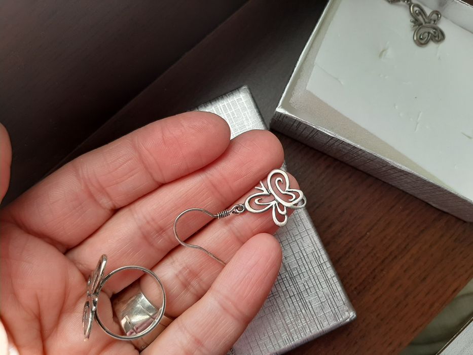 Сребърен комплект обици и пръстен