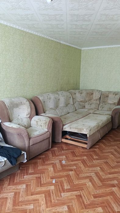 Отдам даром диван с креслом