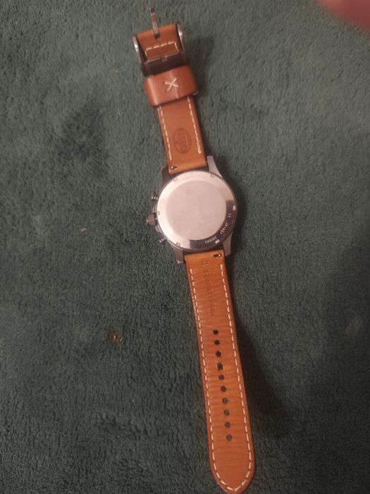 Часы мужские Invicta и fossil