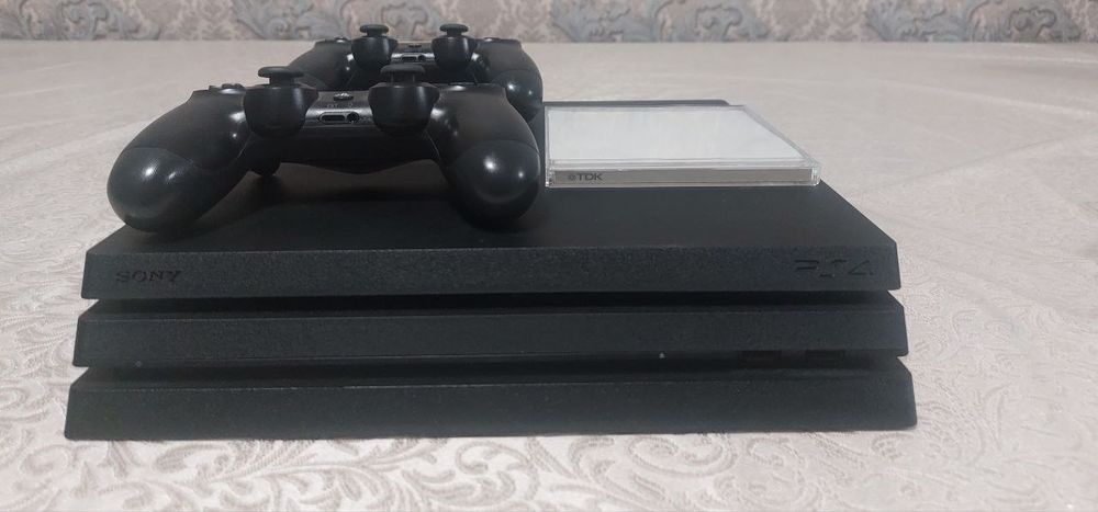 Playstation 4 pro 1 tb sotiladi