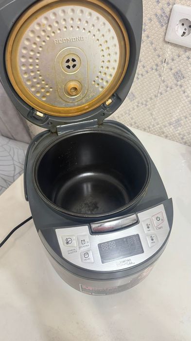 Мультиварка REDMOND