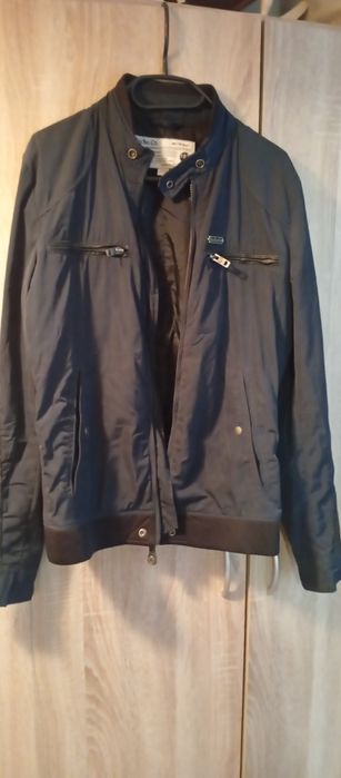 Geacă  DIESEL BLACK GOLD – Ediție Specială marimea L
Mărimea L .

O pi