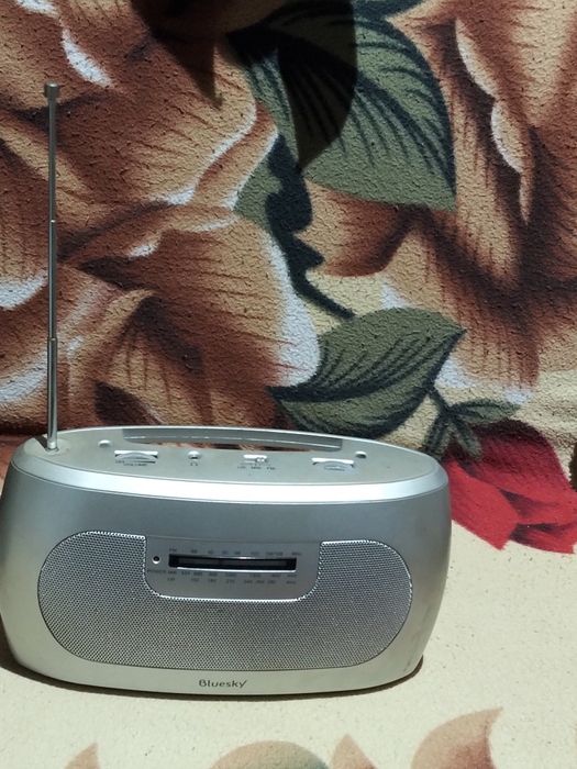 Vând radio fm simplu