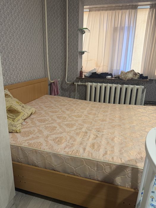 Продам кровать двуспальную с матрасом