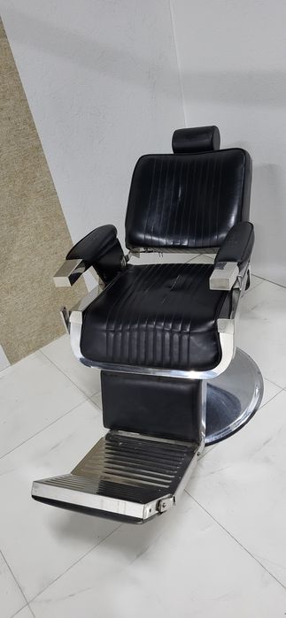 Барбер кресло (парикмахерское кресло) в отличном состоянии