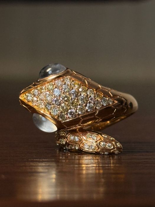 Продам кольцо золотое с бриллиантами Италия.