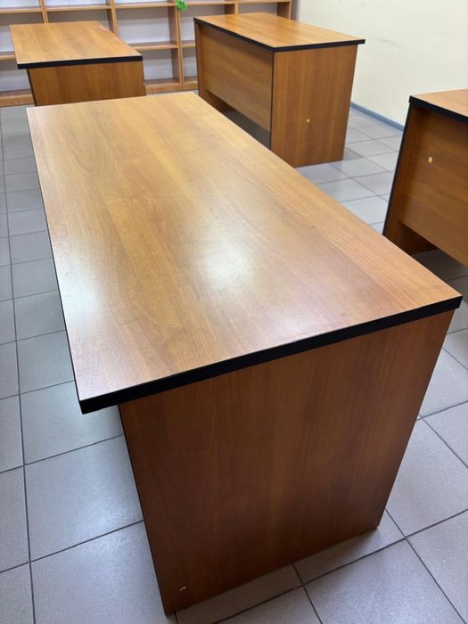 Стол офисный.