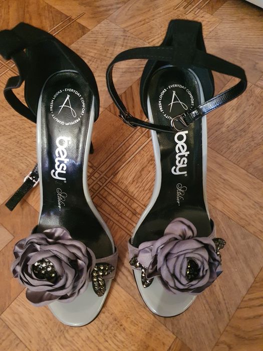 Женская обувь, жана