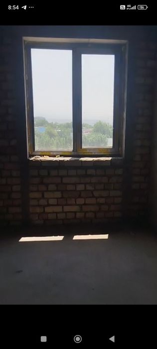 Двух комнатная квартира продаётся Чирчик Шахар 10 микрорайон