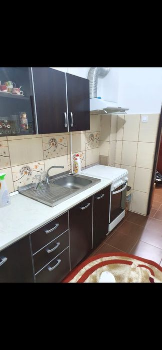 Închiriez apartament