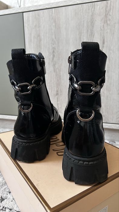 Продам ботинки детские весна-осень