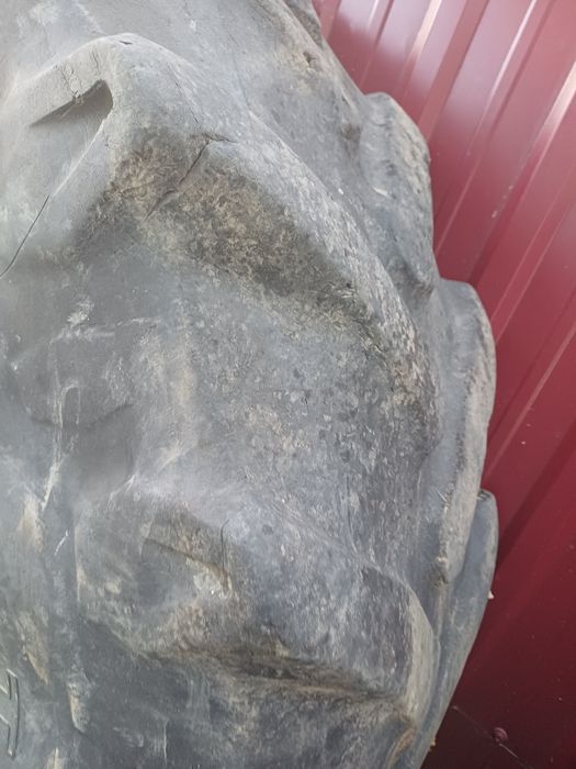 Vând cauciucuri 480 70 34 uzate pirelli