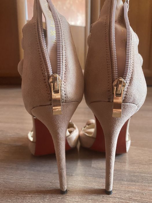 продам новые босоножки