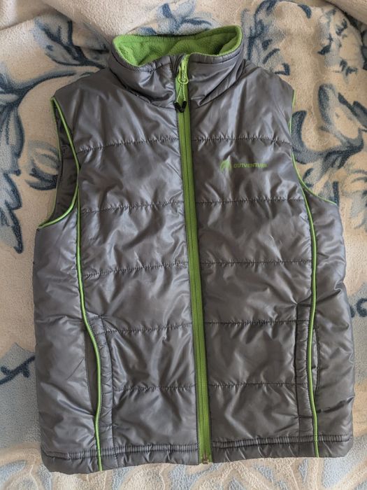 Жилет 122-128 и .кофты на мальчика