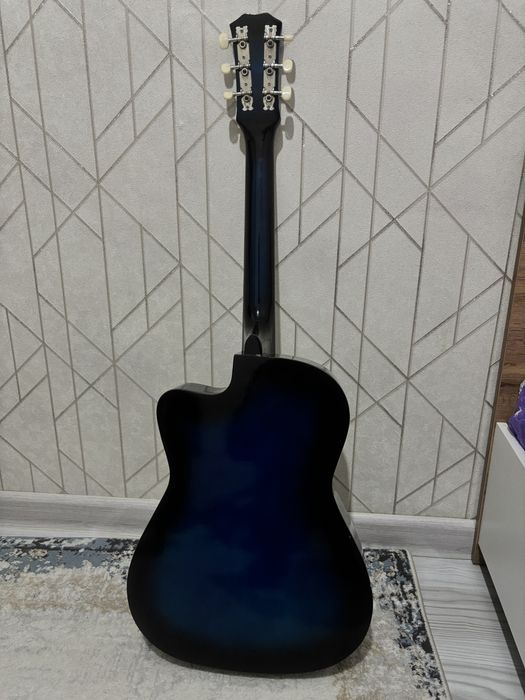 хорошая гитара,акуистическая