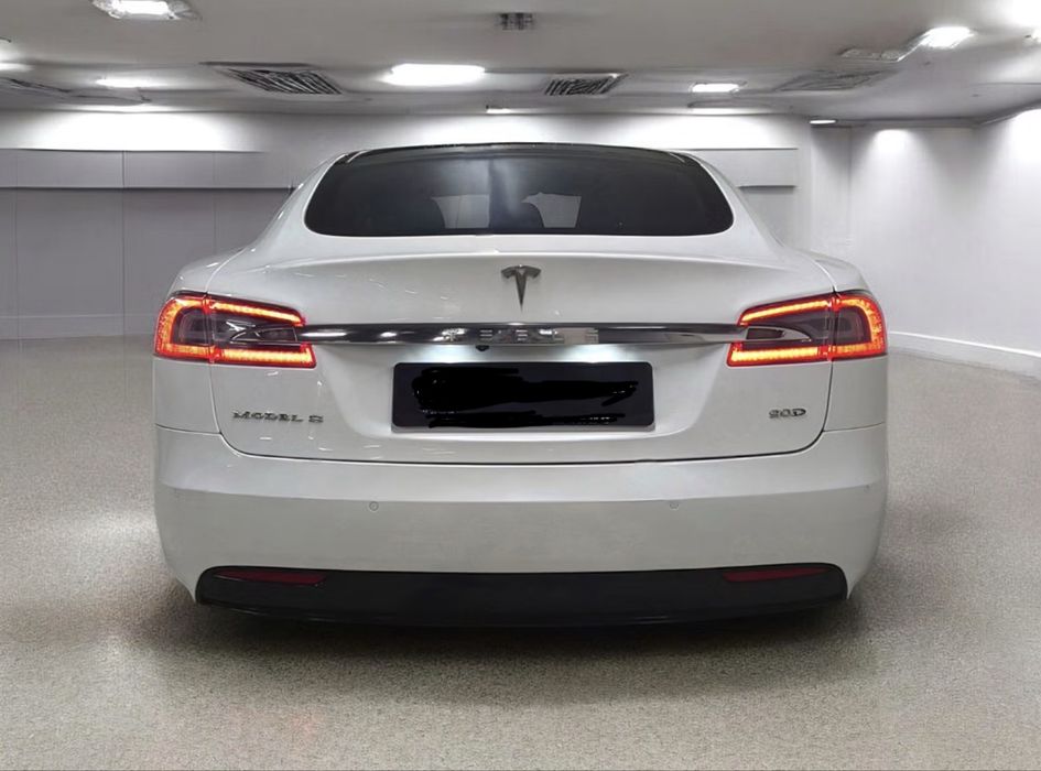 Tesla S90 D 520 CP all wheel drive