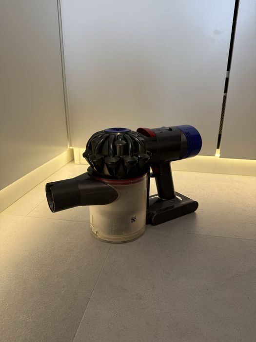 Aspirator dyson V8