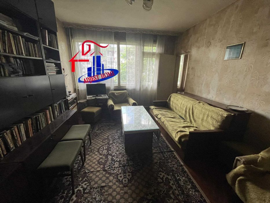 Продава се Четиристаен апартамент в Шумен, 5-ти полк - 120 кв.м за 1041 €/кв.м - Снимка #1