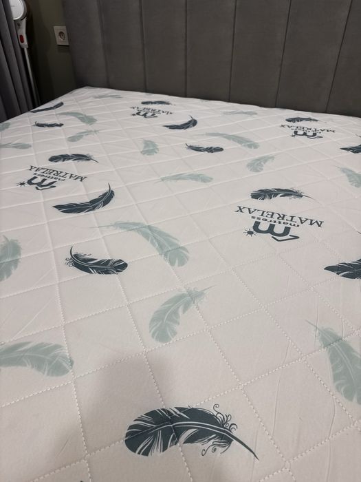 Продаю двуспальную кровать