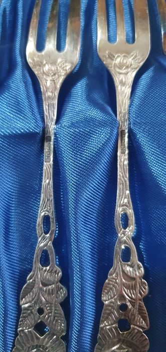 Vând șase furculițe de desert  placate cu argint  Antiko 100
