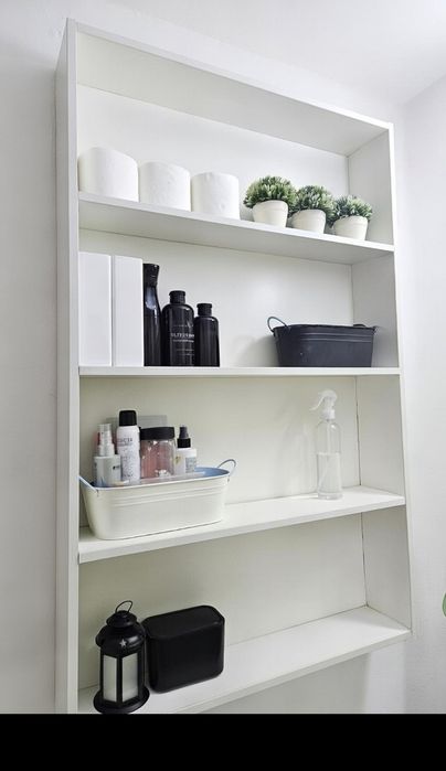 Белый стеллаж IKEA-style для хранения