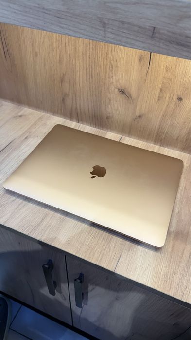 Продам Macbook air m1 8/256gb.